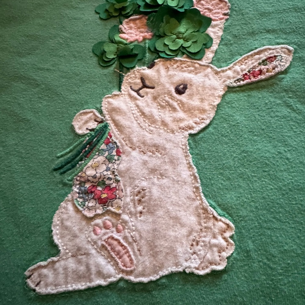 Mini Biden Aloe Green Bunny Appliqué Top 100% Cotton - Picture 2 of 5
